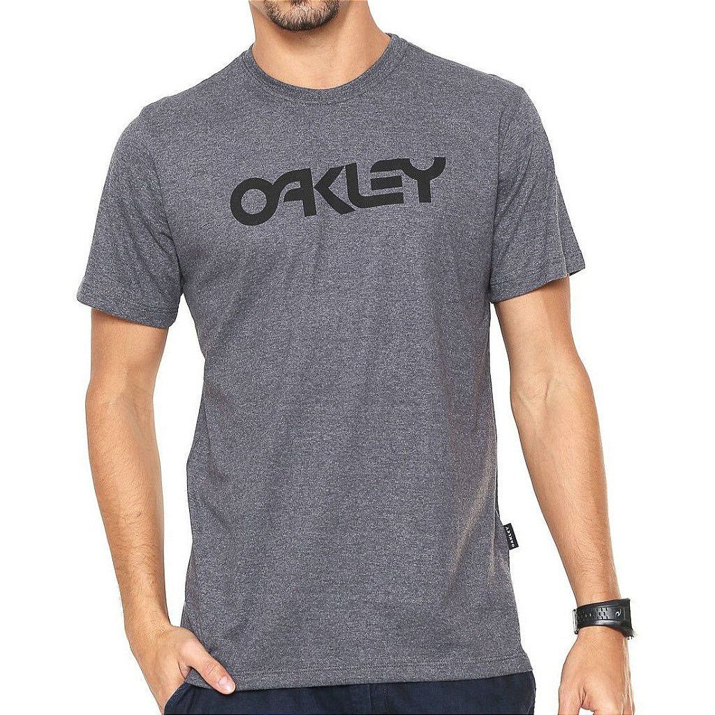 CAMISETA OAKLEY ESTAMPA LATERAL CINZA