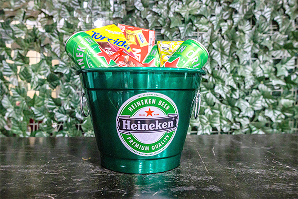 Balde com chocolates