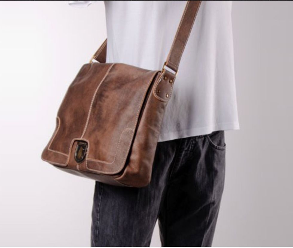 Resultado de imagem para bolsas carteiro masculino