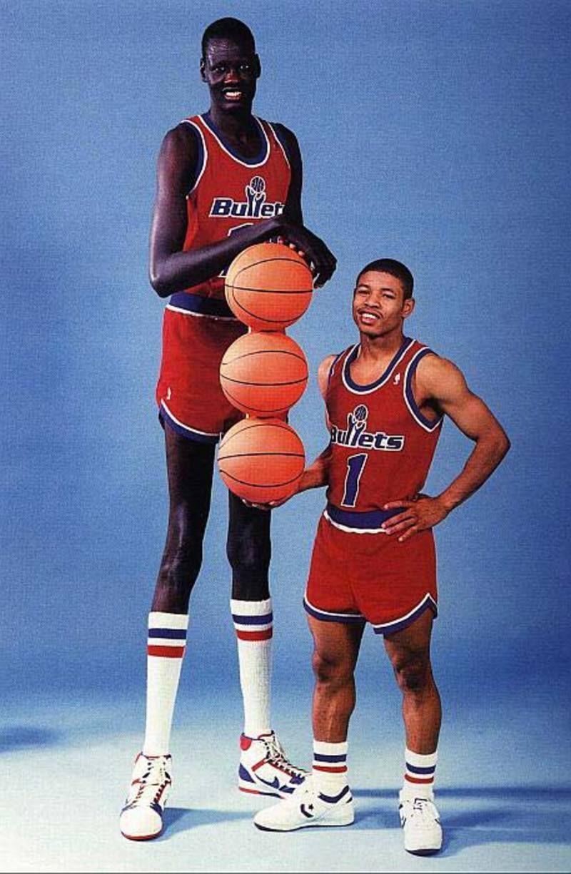 Desconhecidos® on X: Mais alto jogador de basquete da NBA.   / X