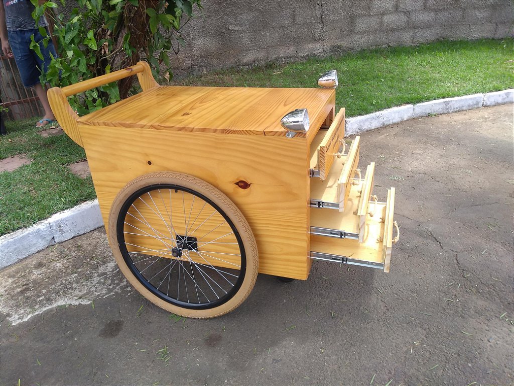 carrinho gourmet com gavetas para doces e bolos em madeira com isopor