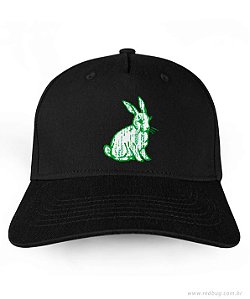 Boné Follow the White Rabbit