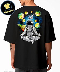 Camiseta Oversized Universo em Equilíbrio