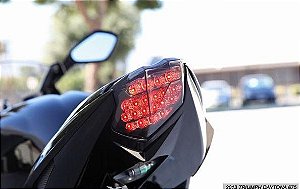 Lanterna Led Alto Brilho Com Piscas Integrados Triumph Daytona 675