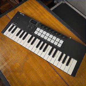 Controlador Novation Launchkey Mini 37 Mk4 - Crunch Music
