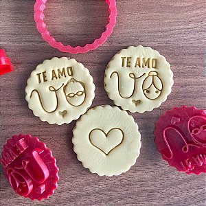 Kit 3 Cortadores Te Amo Casal Vovô Vovó Coração Fofo