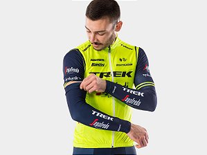 Manguito da Equipe Trek-Segafredo fabricado pela Santini