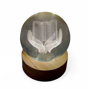 Bola de Cristal Luminária Mão com Livro Base Madeira 6 cm