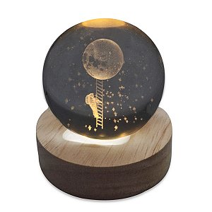 Bola de Cristal Luminária Astronauta Base de Madeira 6 cm