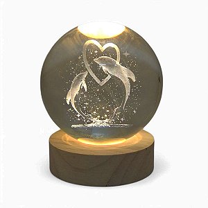 Bola de Cristal Luminária Golfinhos com Base de Madeira 6 cm