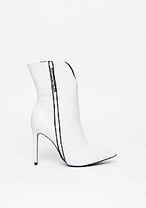 BOTA COM DETALHE FRISO