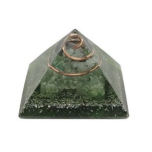 Orgonite Pirâmide Esmeralda e Quartzo Verde (Saúde)