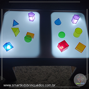Mesa Sensorial com 2 cadeiras COM LUZ (acompanha 2 bandejas e tampo dupla face e kit de luz)