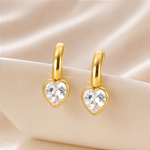 Brinco Meia Argola de Ouro com Pedra Coração de Zircônia 6mm- Adulto