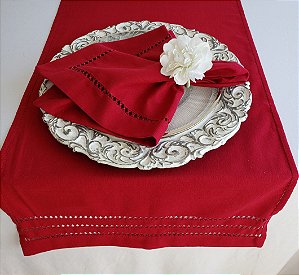 Caminho de mesa em linho bordado ajour a mão.