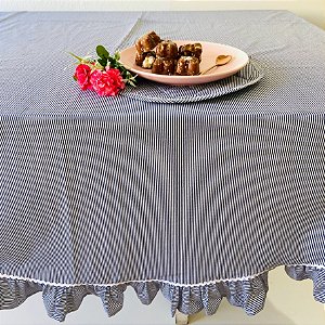 Toalha de mesa redonda com babados azul e branco