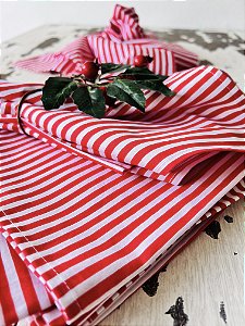 guardanapo de tecido listrado vermelho e branco