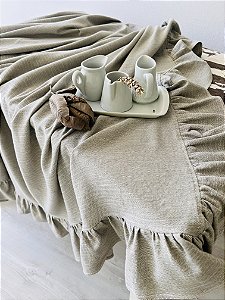 Toalha de mesa verde com babados