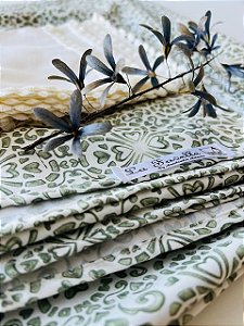 Toalha de mesa estampada verde sálvia
