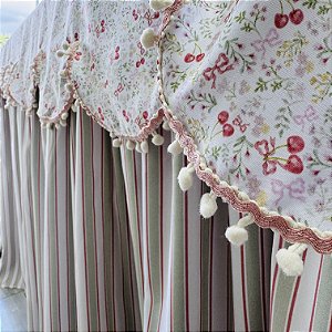 Toalha de mesa com babados festa tema cerejinha