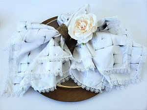 Guardanapo tecido branco e preto.  Guardanapi com renda.jogo guardanapos