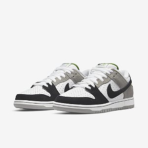 NIKE SB DUNK LOW "CHLOROPHYLL"