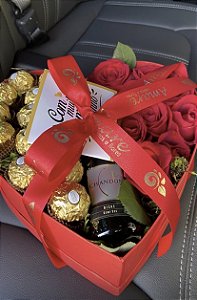 Box Luxo - Rosas - Chandon - Ferrero Rocher