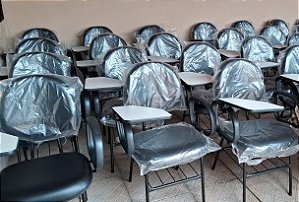Cadeira universitária Executiva com prancheta escamoteavel e porta livros