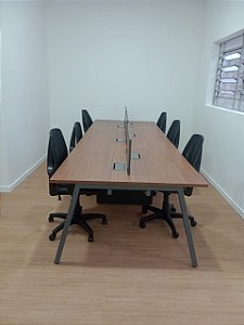 Mesa Plataforma SoftLine, pé Angular, Requadro ou Trave