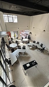 Mesa rebatível trapezoidal pé modelo “Y”