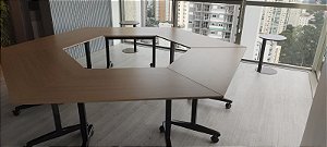 Mesa rebatível trapezoidal pé modelo “T”