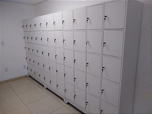 ​​​​​​​Armário Locker Módulos 5 portas  em Madeira – Elegância, Segurança e Funcionalidade