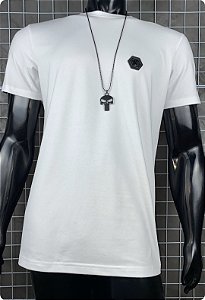 Camiseta masculina premium branca placa de metal frontal preta