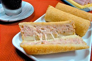 ENROLADO DE PRESUNTO COM QUEIJO