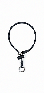 Colar de corda com regulador.