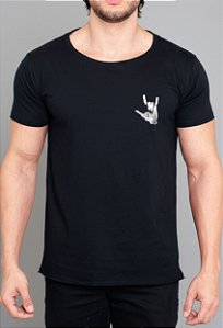 Camiseta Preta Gola Canoa Rock