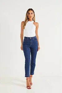 Calça Jeans Mom Fit Cigarrete com Barra Diferenciada
