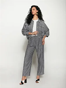 Calça Reta com Padronagem Risca de Giz