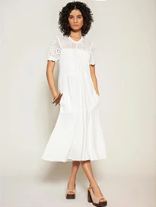 Vestido Midi Evasê com Trama Vazada e Bolsos