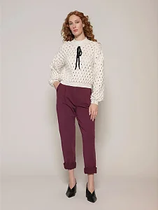 Calça em moletom com cós detalhado