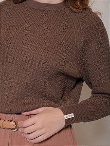 Blusa com tecimento em tranças e mangas de cava raglan