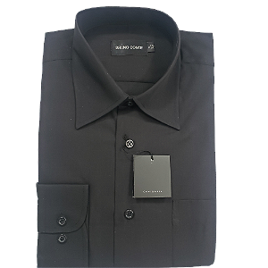 Camisa preta passa fácil com 35% de algodão e 65% de poliéster