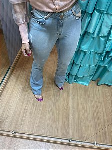 Calça jeans feminina flare detalhes em corino consciencia