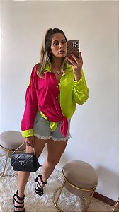 Camisa Feminina Colorida Com Bolso Estilosa