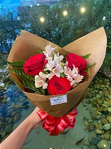 Buquê 3 Rosas Vermelhas Importadas com Alstroemerias