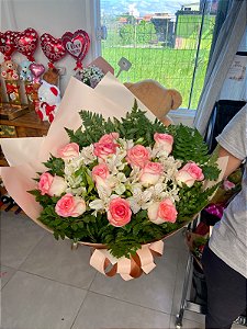 Buquê 12 Rosas Coloridas com Alstromélias