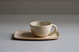 Xícara Tradicional com Prato de Apoio