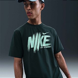 Camiseta Nike Masculina Hyverse GFX - Verde  HV0381390