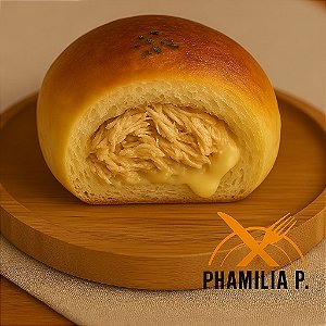 PÃO DE BATATA C/ FRANGO E REQUEIJÃO