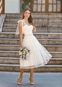 VESTIDO MIDI BRANCO RODADO COM BUSTO ESTRUTURADO E ALÇA EM TULE